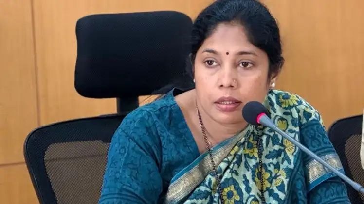 ‘पीएमपीएमएल’ कुणाच्या घरची संस्था नाही; जनतेच्या हितासाठी कारभार करा! महापौर मंजूषा नागपुरे यांचा प्रशासनाला इशारा; विशेष सभेत लोकप्रतिनिधींचा संताप