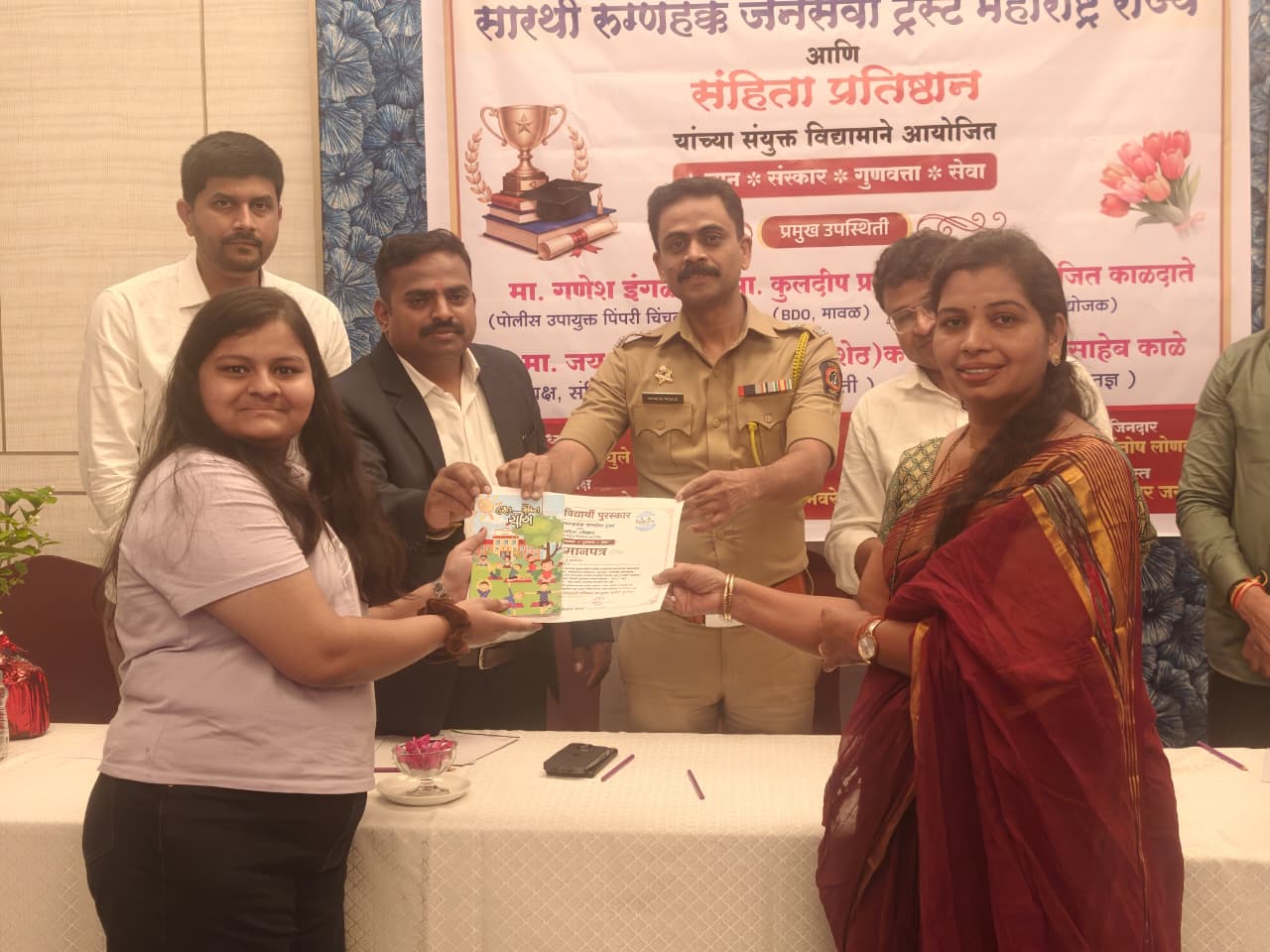 दहावीतील टॉपर २१ विद्यार्थ्यांचा फाईव्ह स्टार हॉटेलमध्ये सत्कार; आदर्श विद्यार्थी पुरस्काराने गौरव
